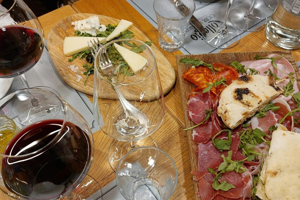 Rome: Guided Wine & Olive Oil Tasting + Lunch