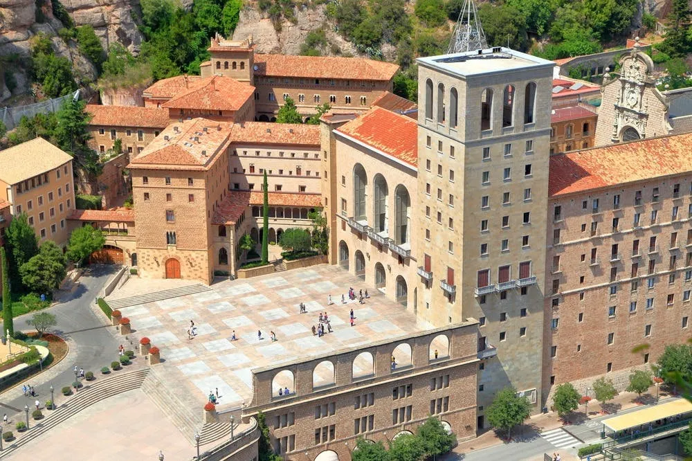 Montserrat Mountain Card: Train from Barcelona + Rack Railway + Moreneta + Choir