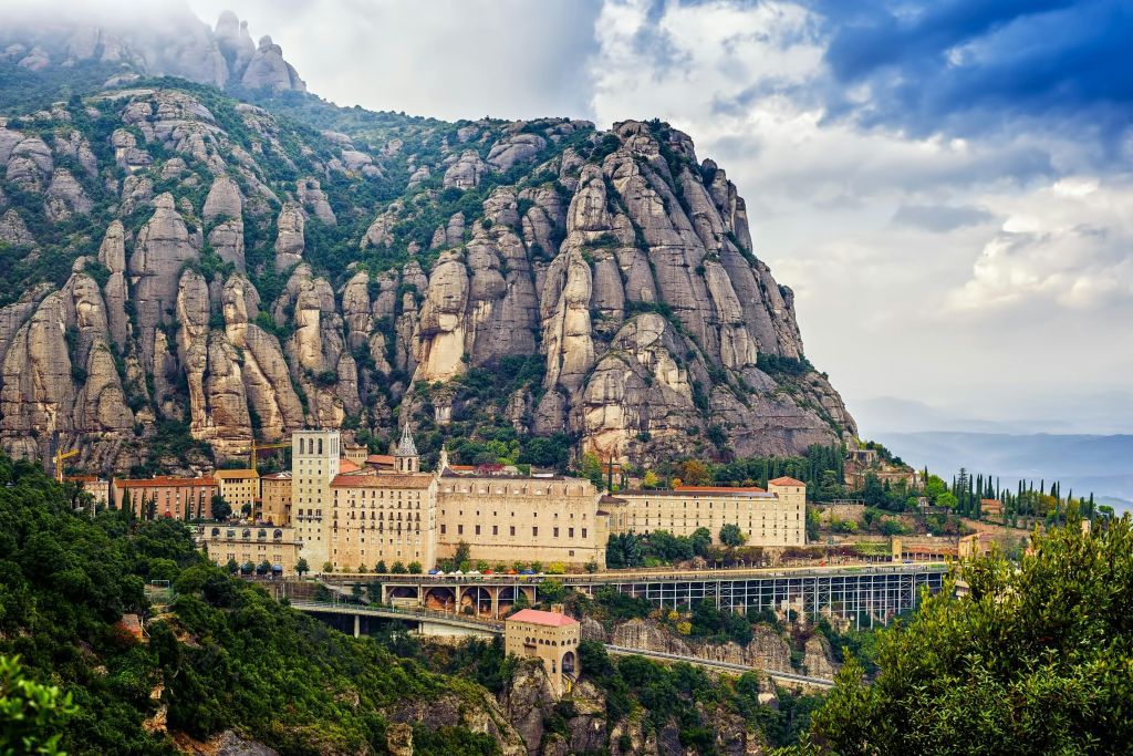 Montserrat Mountain Card: Train from Barcelona + Rack Railway + Moreneta + Choir