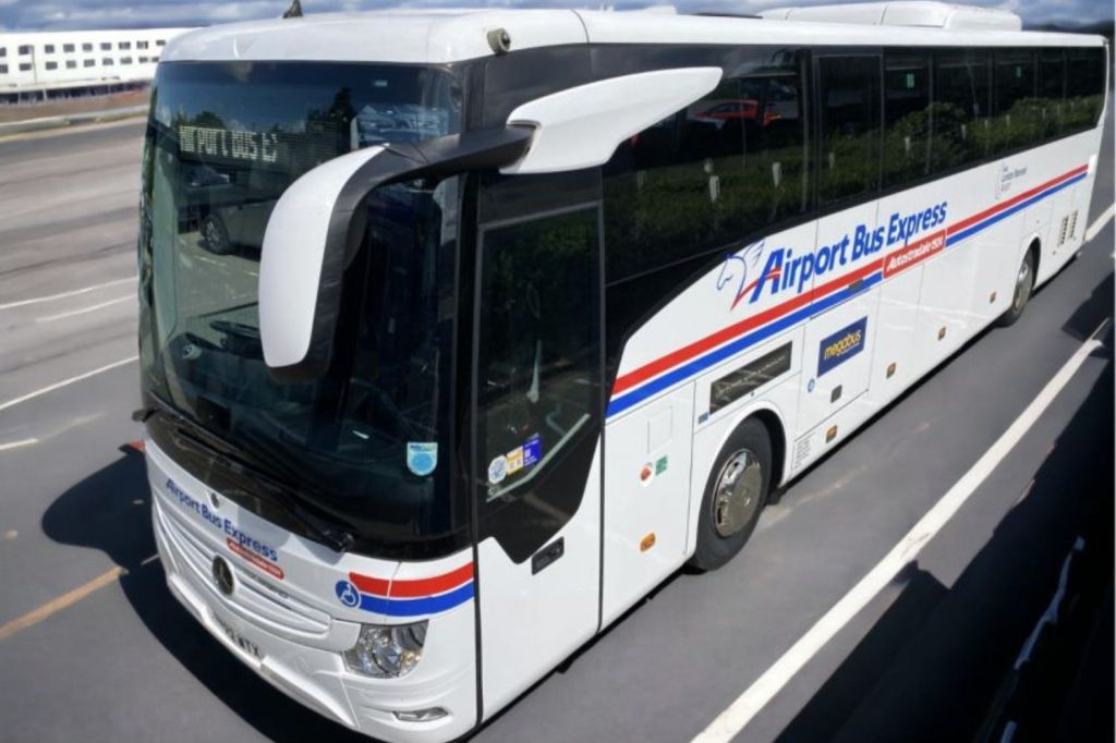 Londra: Bus navetta espresso dall'aeroporto di Londra Stansted a Stratford