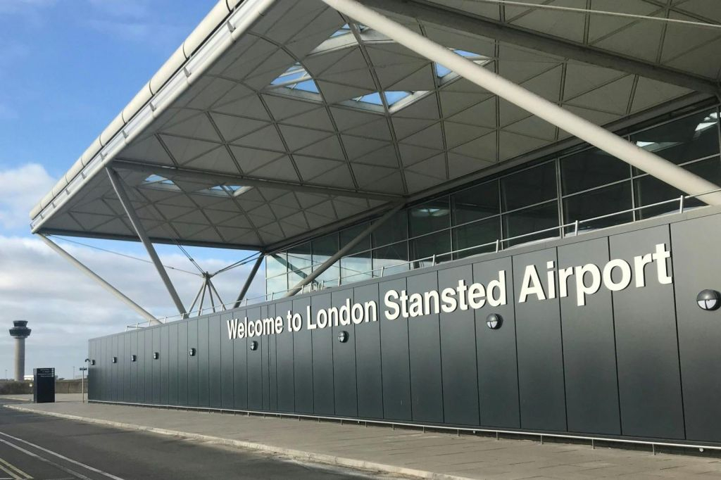 Londra: Bus navetta espresso dall'aeroporto di Londra Stansted a Stratford