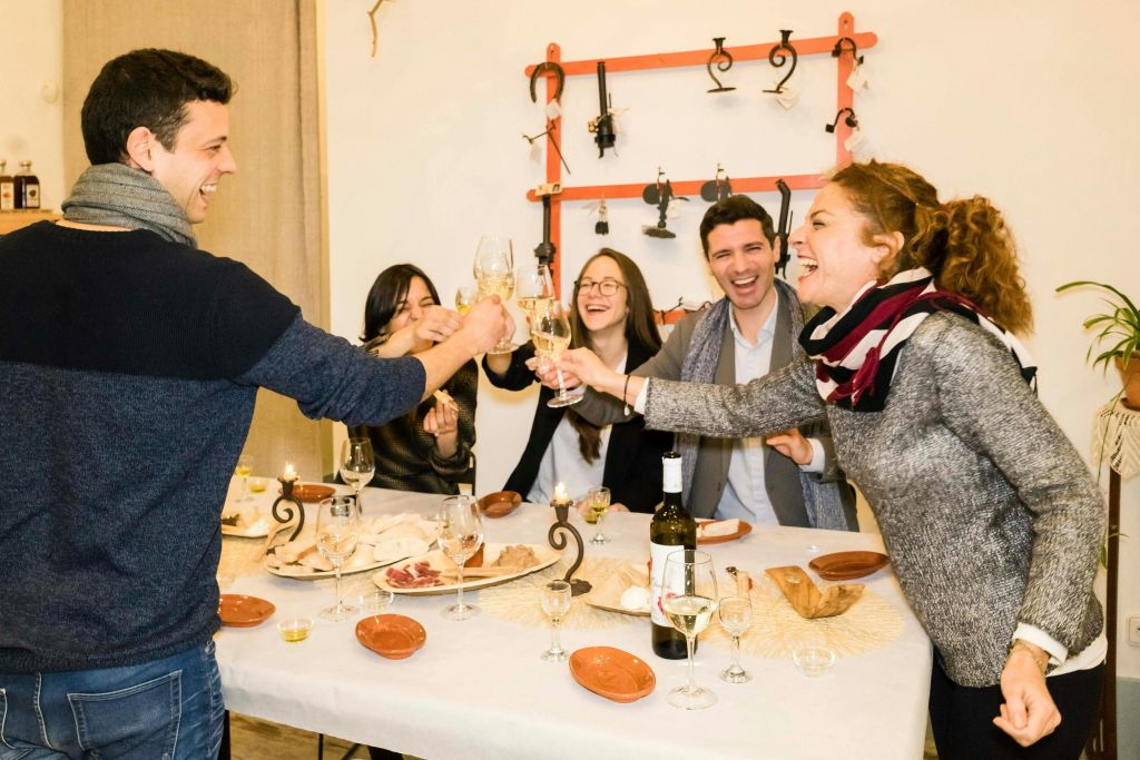 Seville: Wine and Gourmet Tapas Tour