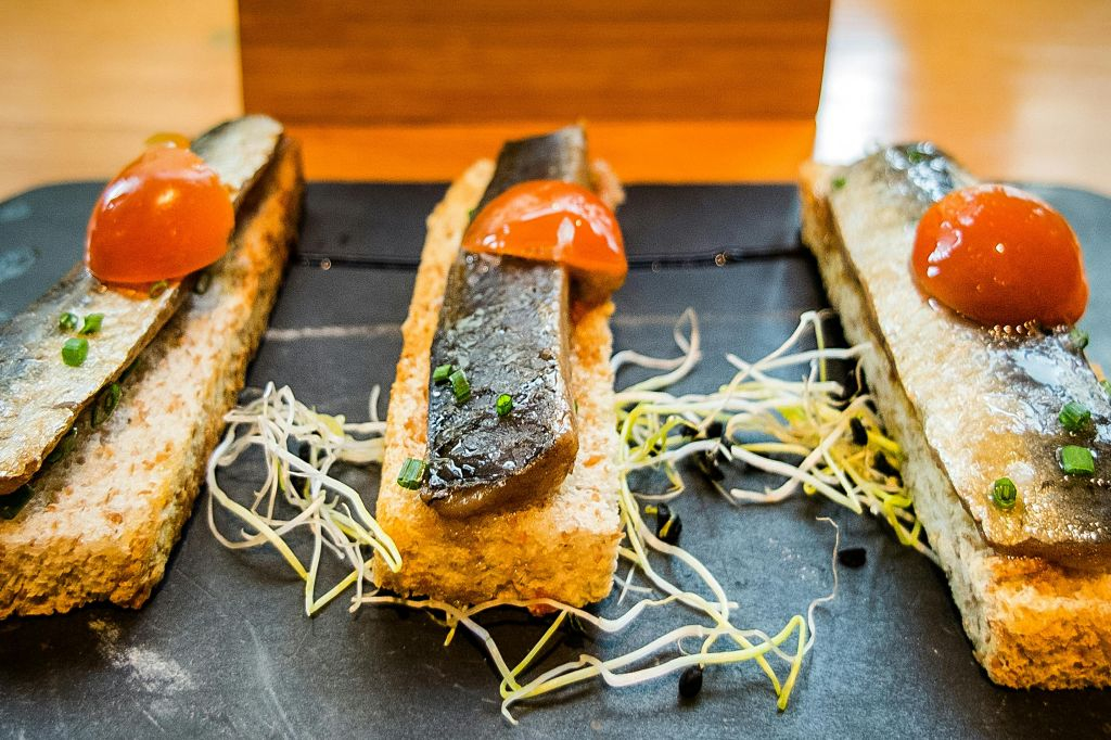 Seville: Wine and Gourmet Tapas Tour
