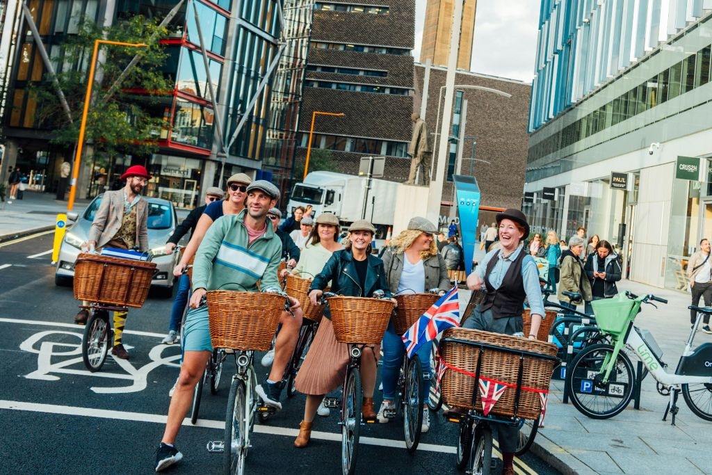 London: Gin Safari Bike Tour
