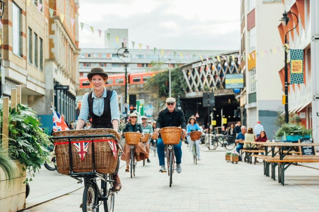 London: Gin Safari Bike Tour