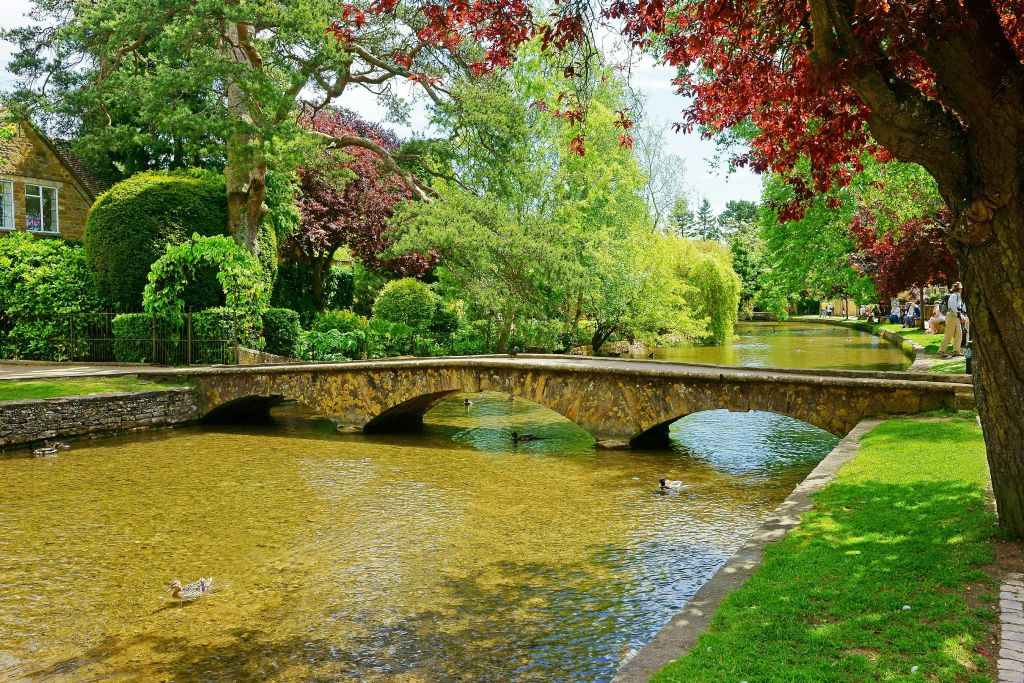 Cotswolds: Guided Day Tour from London + Lunch