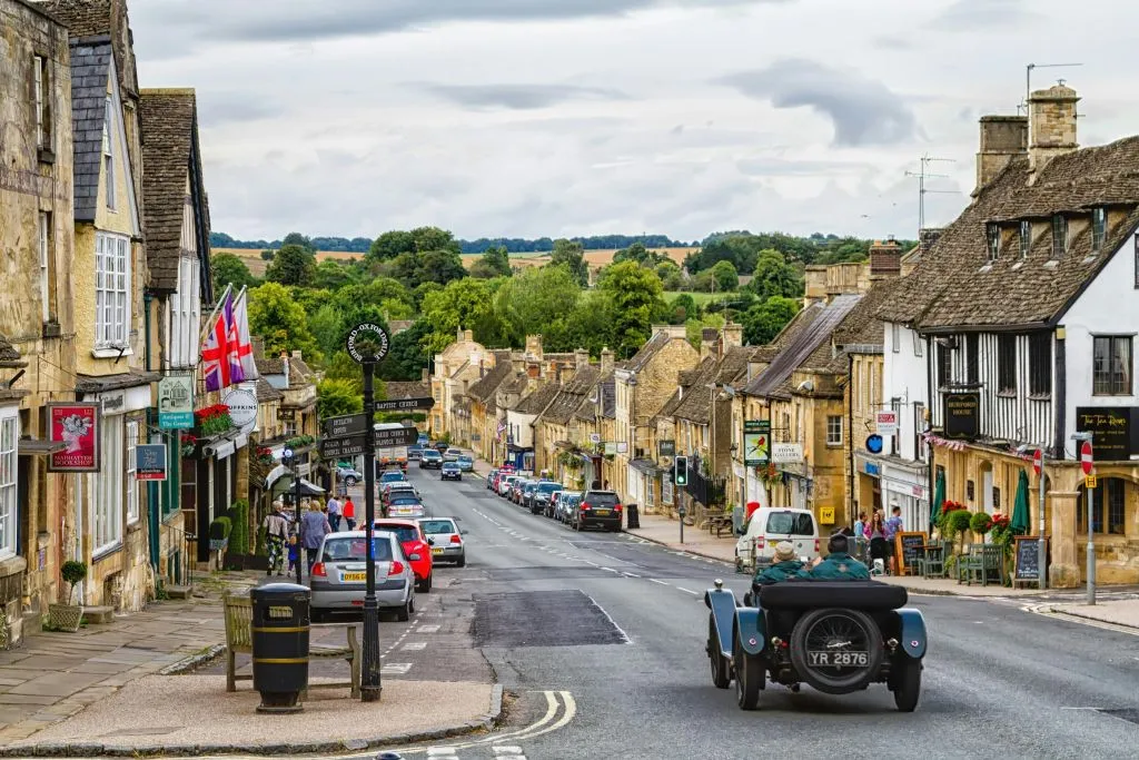 Cotswolds: Guided Day Tour from London + Lunch