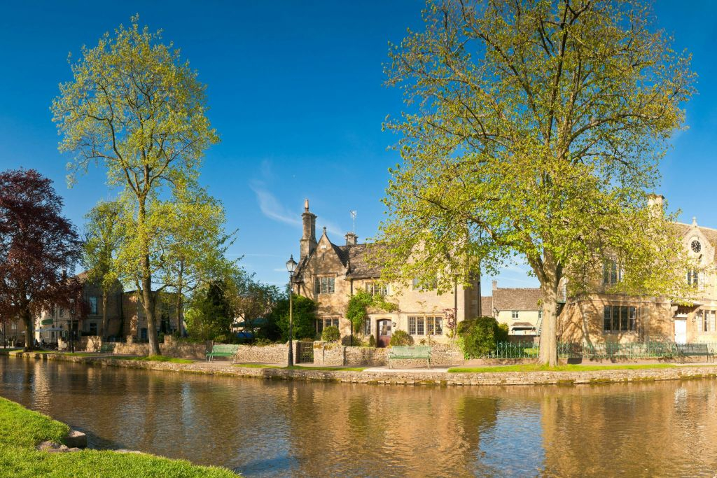 Cotswolds: Guided Day Tour from London + Lunch