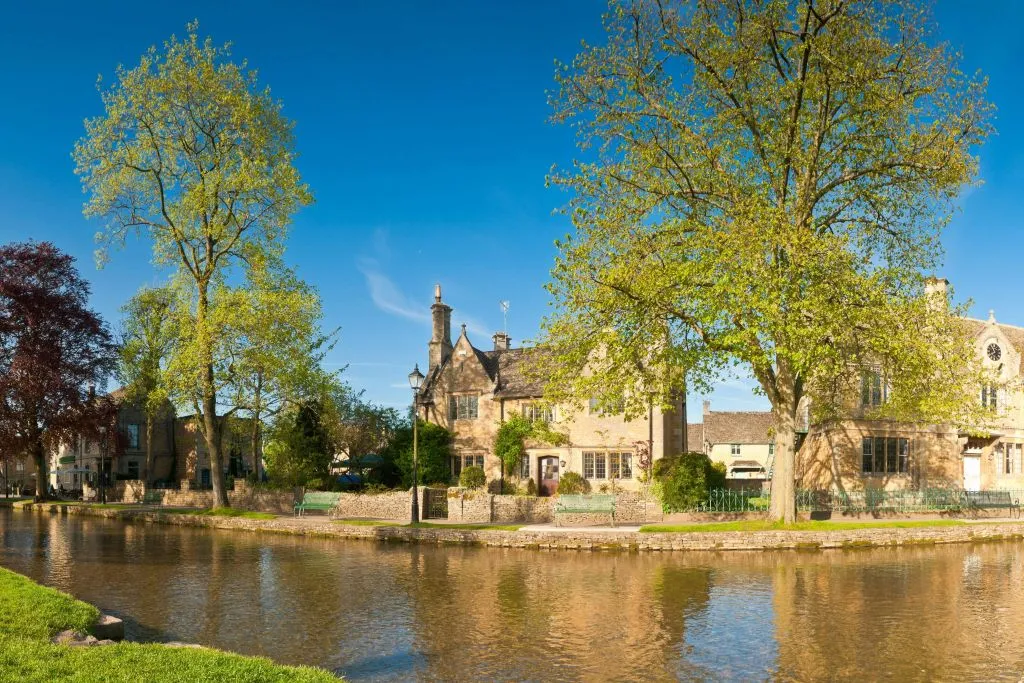 Cotswolds: Guided Day Tour from London + Lunch