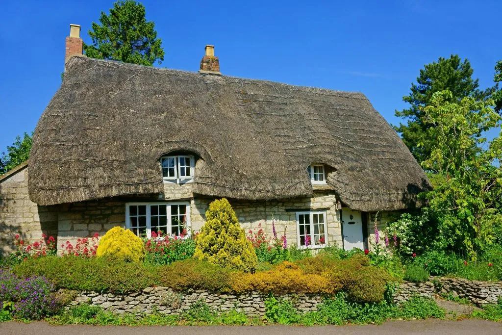 Cotswolds: Guided Day Tour from London + Lunch