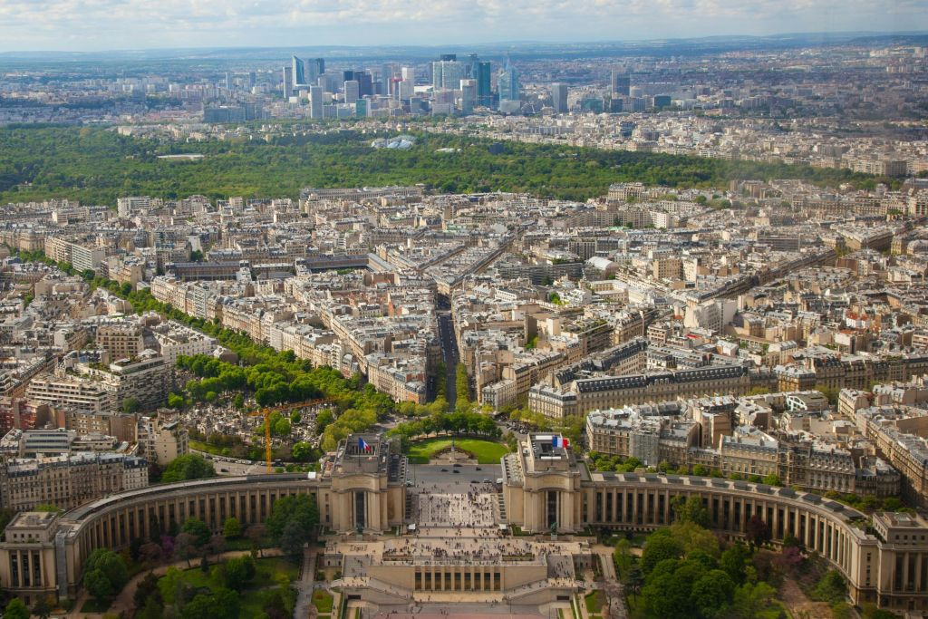 Eiffel Tower: 1st, 2nd Floor & Summit Access + Guided Tour