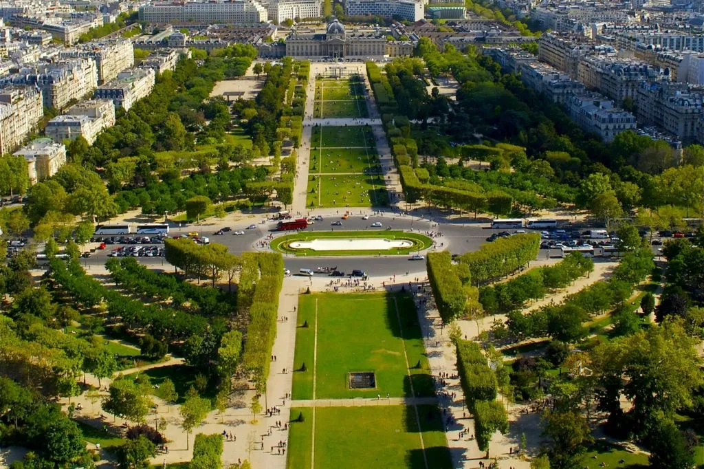 Eiffel Tower: 1st, 2nd Floor & Summit Access + Guided Tour