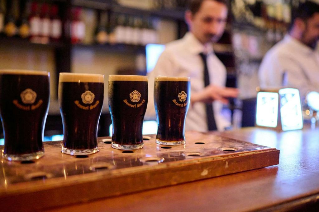 Londra: Tour guidato a piedi dei pub e del cibo + degustazioni + bevande