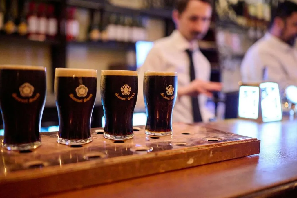 London: Guided Pub & Food Walking Tour + Tastings + Drinks