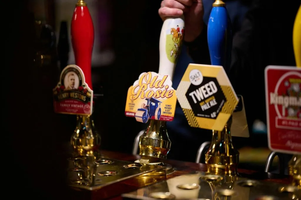 London: Guided Pub & Food Walking Tour + Tastings + Drinks