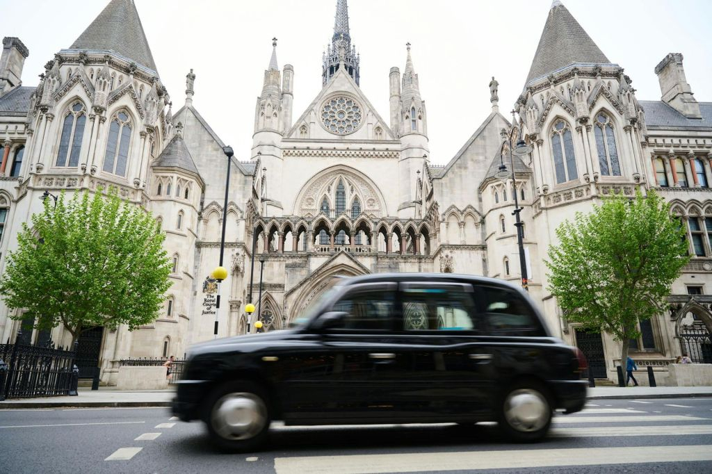 Londra: Tour guidato a piedi dei pub e del cibo + degustazioni + bevande