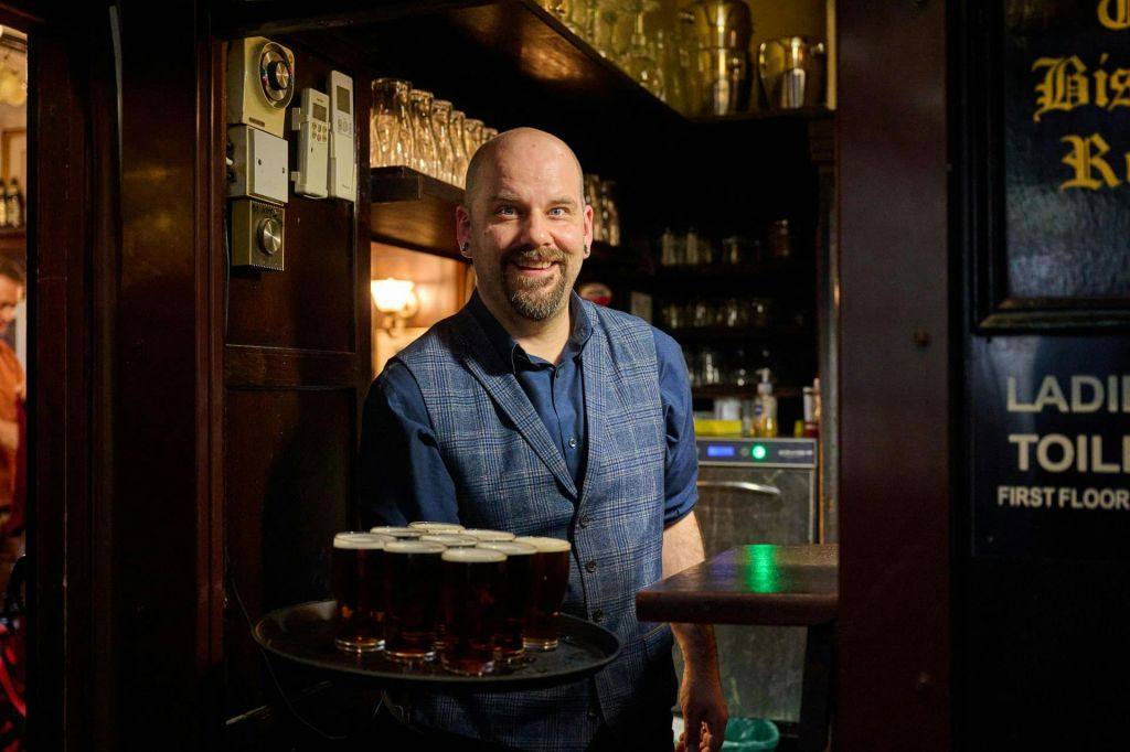 Londra: Tour guidato a piedi dei pub e del cibo + degustazioni + bevande