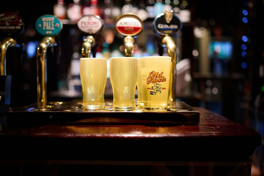 Londra: Tour guidato a piedi dei pub e del cibo + degustazioni + bevande