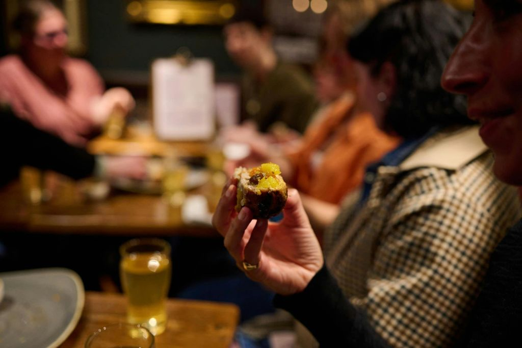 Londra: Tour guidato a piedi dei pub e del cibo + degustazioni + bevande