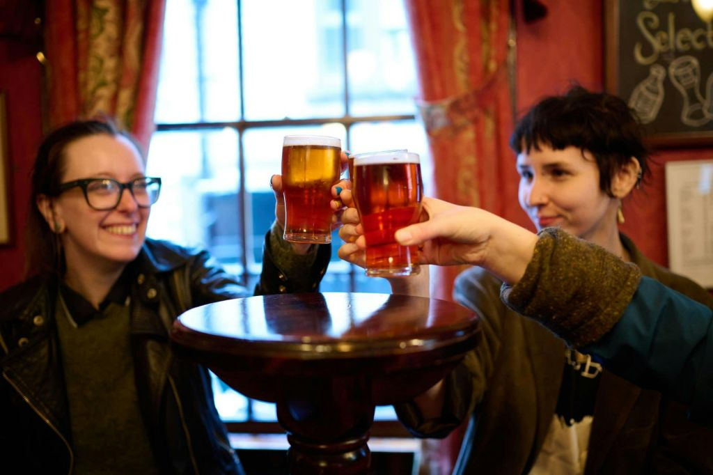 Londres: Visita guiada a pie por pubs y restaurantes + Degustaciones + Bebidas