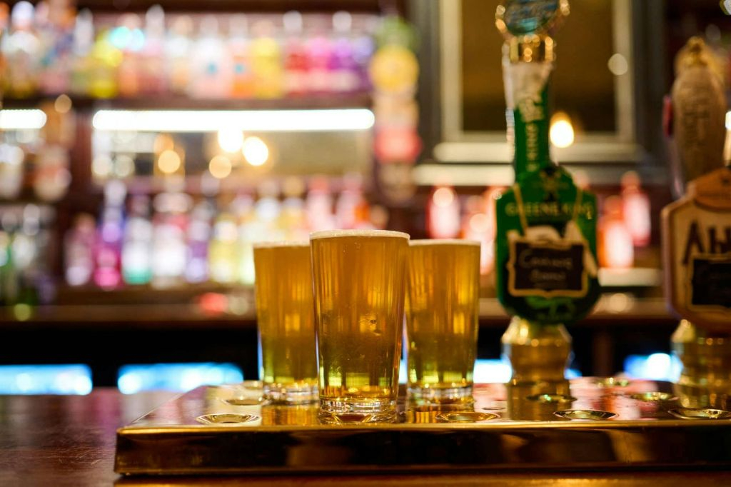 Londra: Tour guidato a piedi dei pub e del cibo + degustazioni + bevande