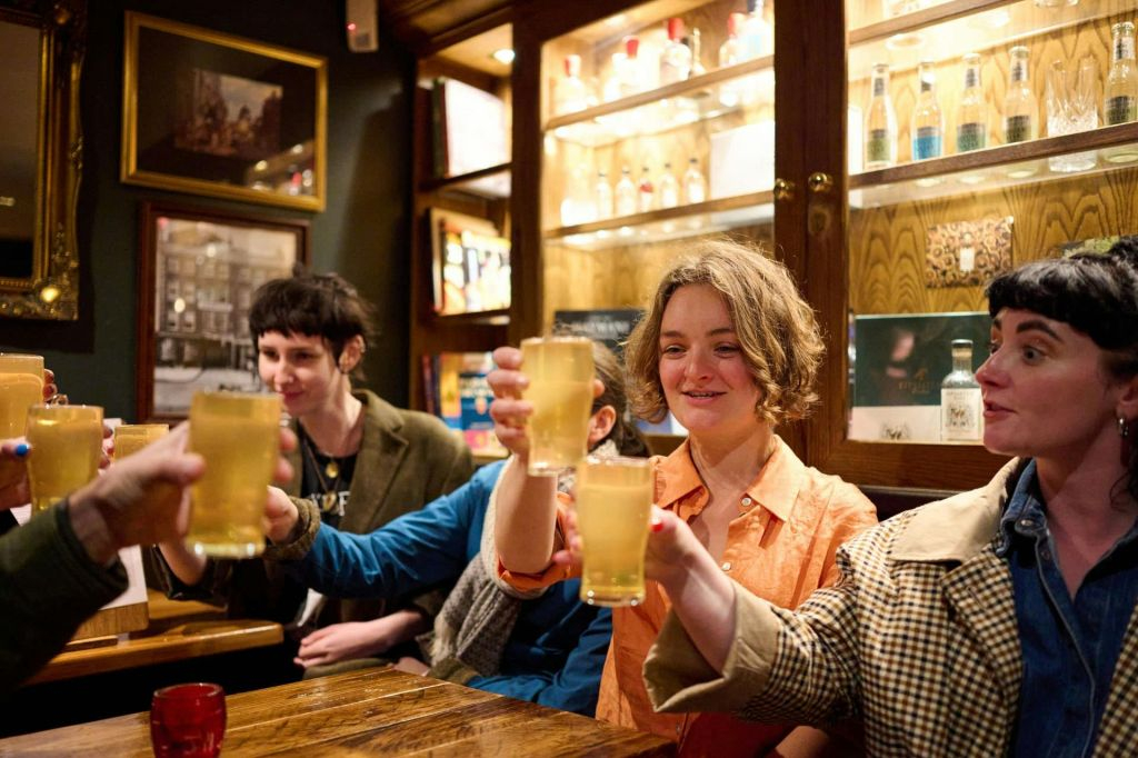 Londra: Tour guidato a piedi dei pub e del cibo + degustazioni + bevande