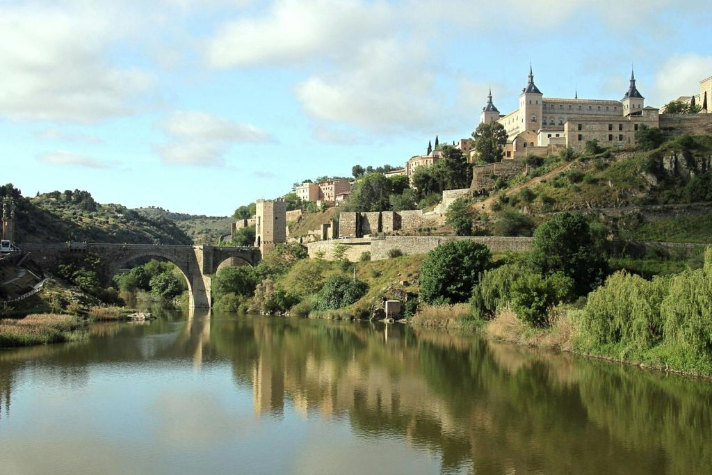 Toledo: visita guidata della città + trasferimento da Madrid + degustazione di vino e tapas