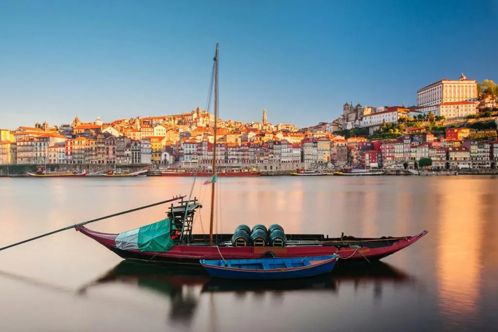 Passeio a pé: Almoço, passeio de barco e degustação de vinhos