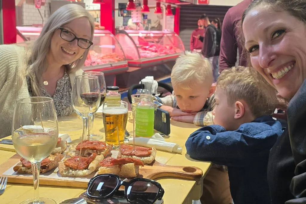 Marbella: Comida guiada y visita al mercado