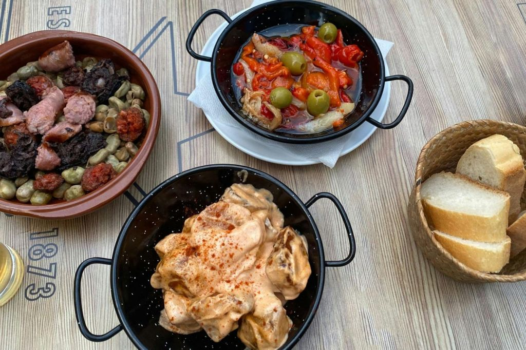 Valencia: Small-Group Evening Tapas Crawl