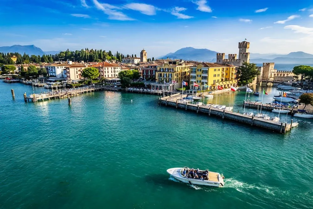 Da Verona: Sirmione e il Lago di Garda con crociera in barca e degustazione di Spritz