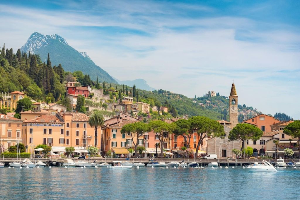 Sirmione & Lake Garda: Guided Tour from Verona + Boat Cruise + Spritz Tasting