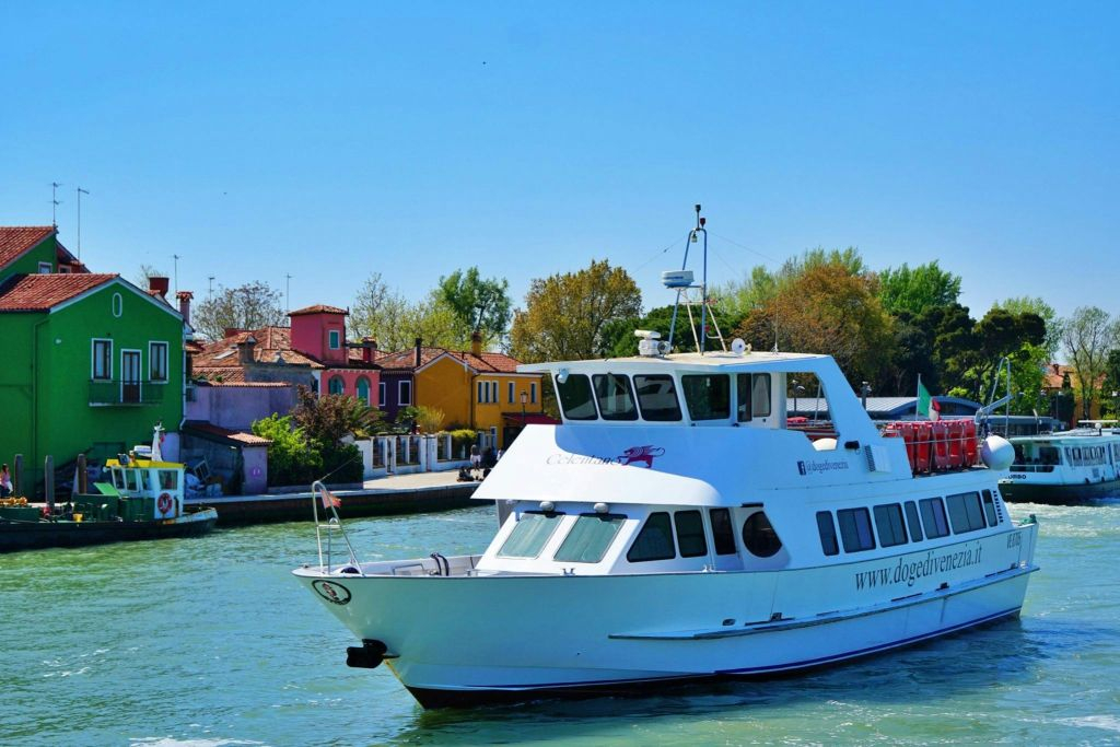 Murano, Burano e Torcello: Tour in barca dalla stazione ferroviaria