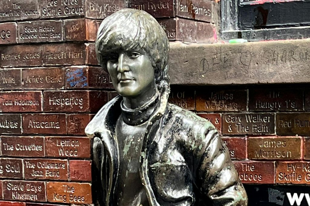 Liverpool: Guided Beatles Walking Tour