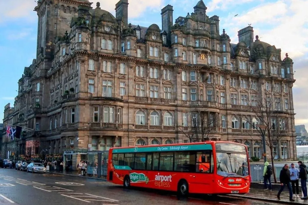 Edimburgo Bright Bus Airport Express Desde/hacia el aeropuerto de Edimburgo