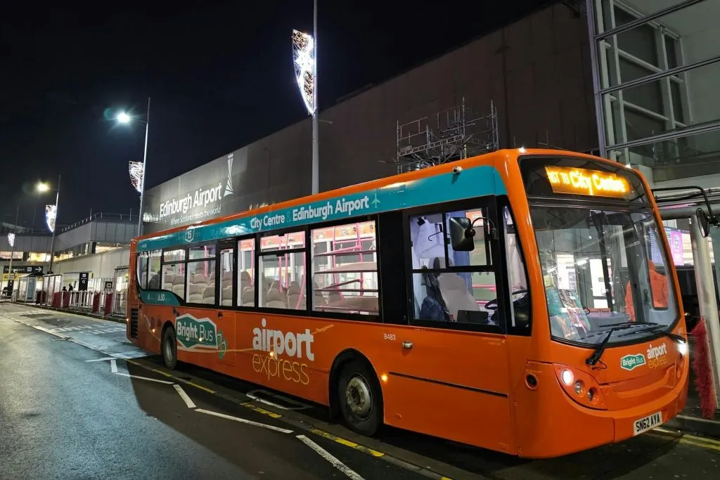 Edimburgo Bright Bus Airport Express Desde/hacia el aeropuerto de Edimburgo