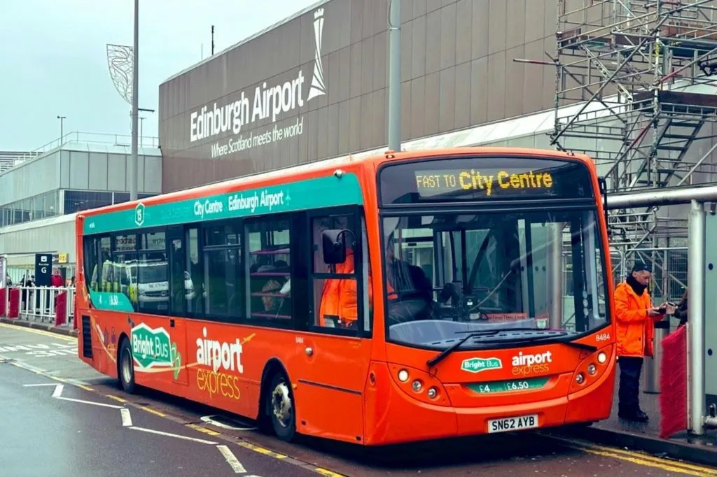 Edimburgo Bright Bus Airport Express Desde/hacia el aeropuerto de Edimburgo