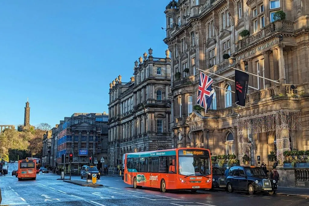 Edimburgo Bright Bus Airport Express Desde/hacia el aeropuerto de Edimburgo