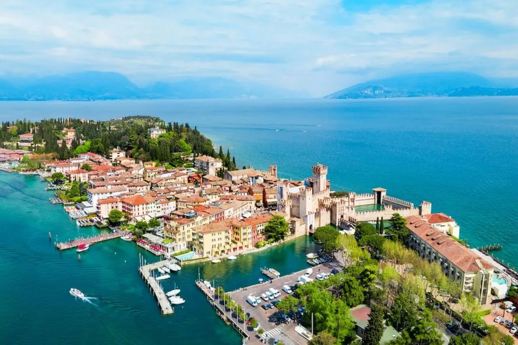 Venezia: Tour del Lago di Garda e Sirmione con crociera in barca e Spritz