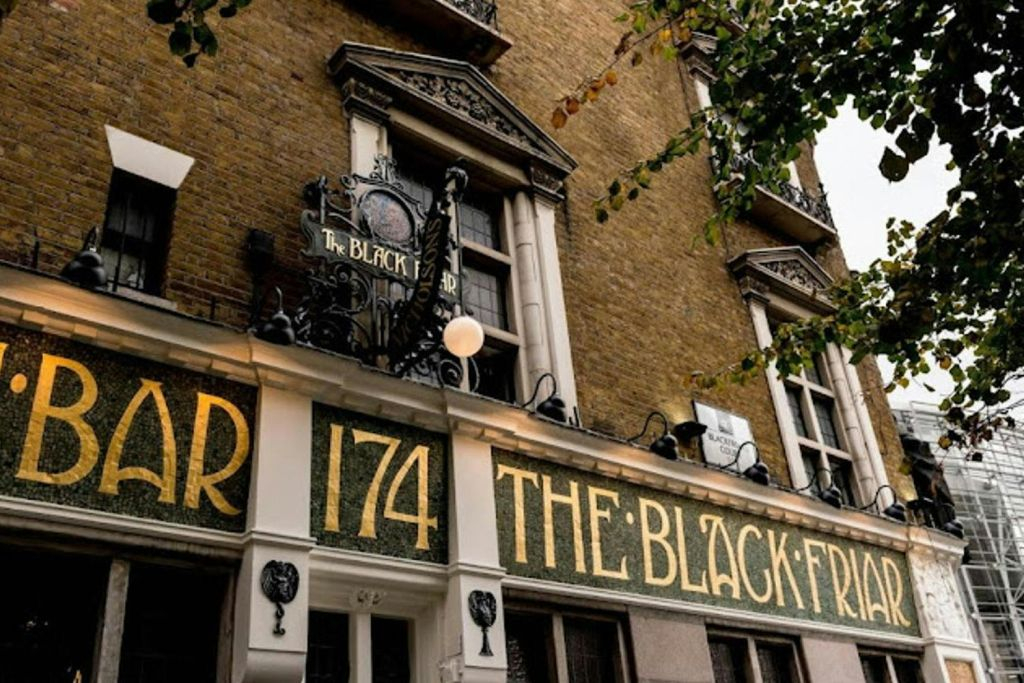 London: Guided Historic Pub Experience
