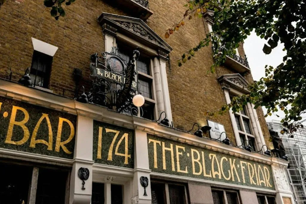 London: Guided Historic Pub Experience