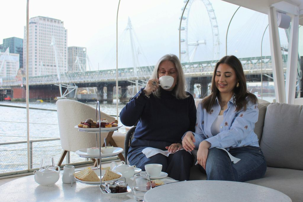 London: Afternoon Tea at Clipper Lounge
