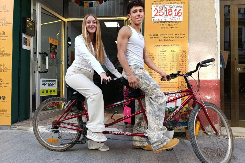 Valencia: Half-Day or Full-Day Tandem Bike Rental