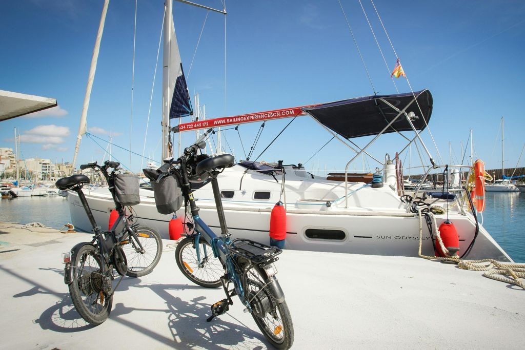 Barcelona: E-Bike Guided Tour, Cable Car & Sailing Experience