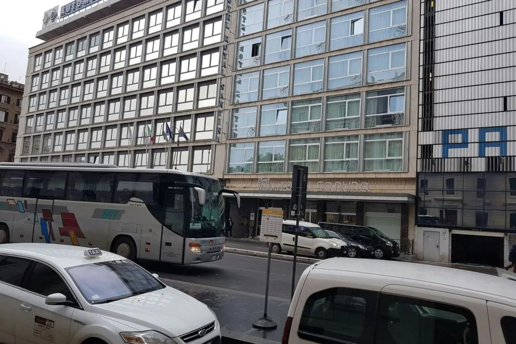 Roma: Trasferimento in autobus dalla Stazione Termini all'Aeroporto di Ciampino