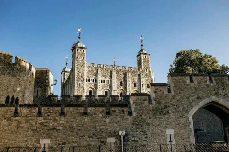 Tower of London: Guided Tour + Crown Jewels + Cruise