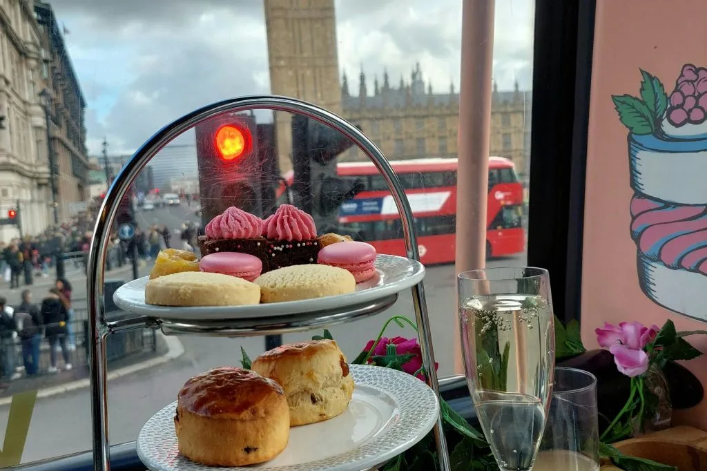 London: Bus Tour + Afternoon Tea
