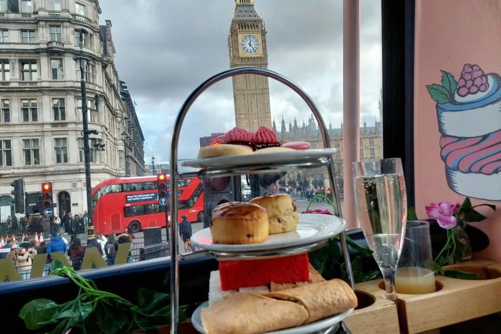 London: Bus Tour + Afternoon Tea