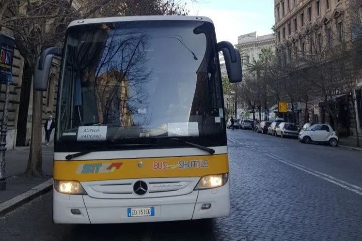 Rome: Bus Transfer from Vatican to Fiumicino Airport