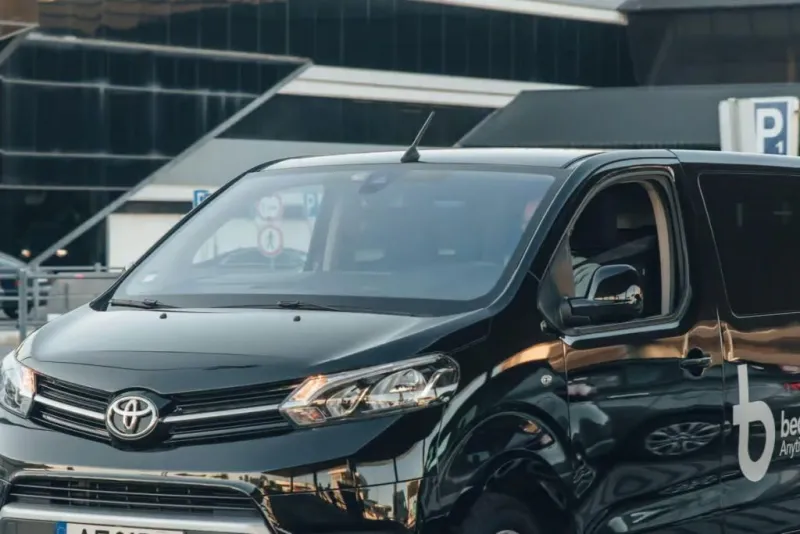 Lisbon: Private Transfer To/From Airport and City Center